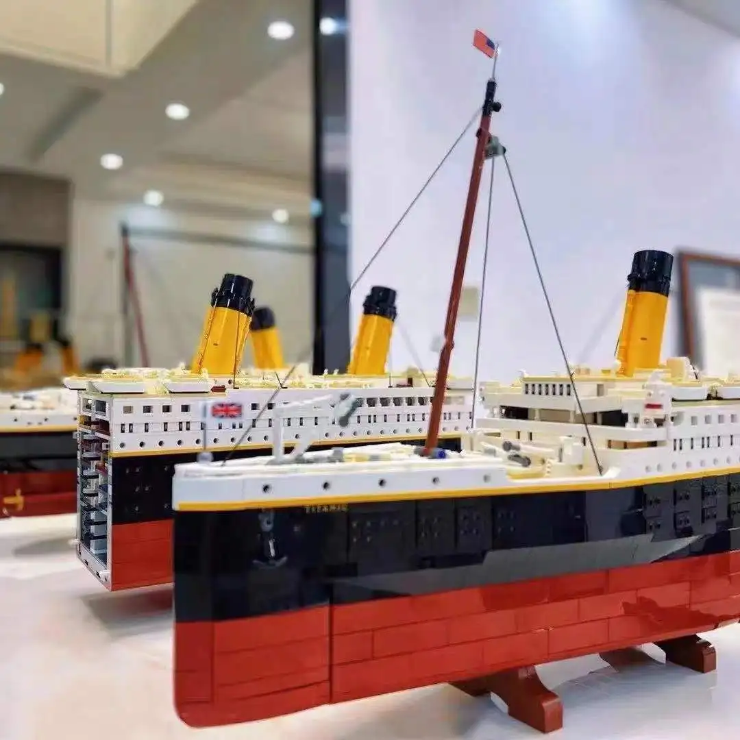 Titanic 9,090-piece 135cm building block display model – detail 5