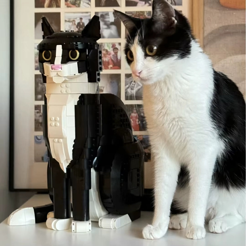 Black & White Tuxedo Cat Building Set 1710 Pet Display Model Boxed