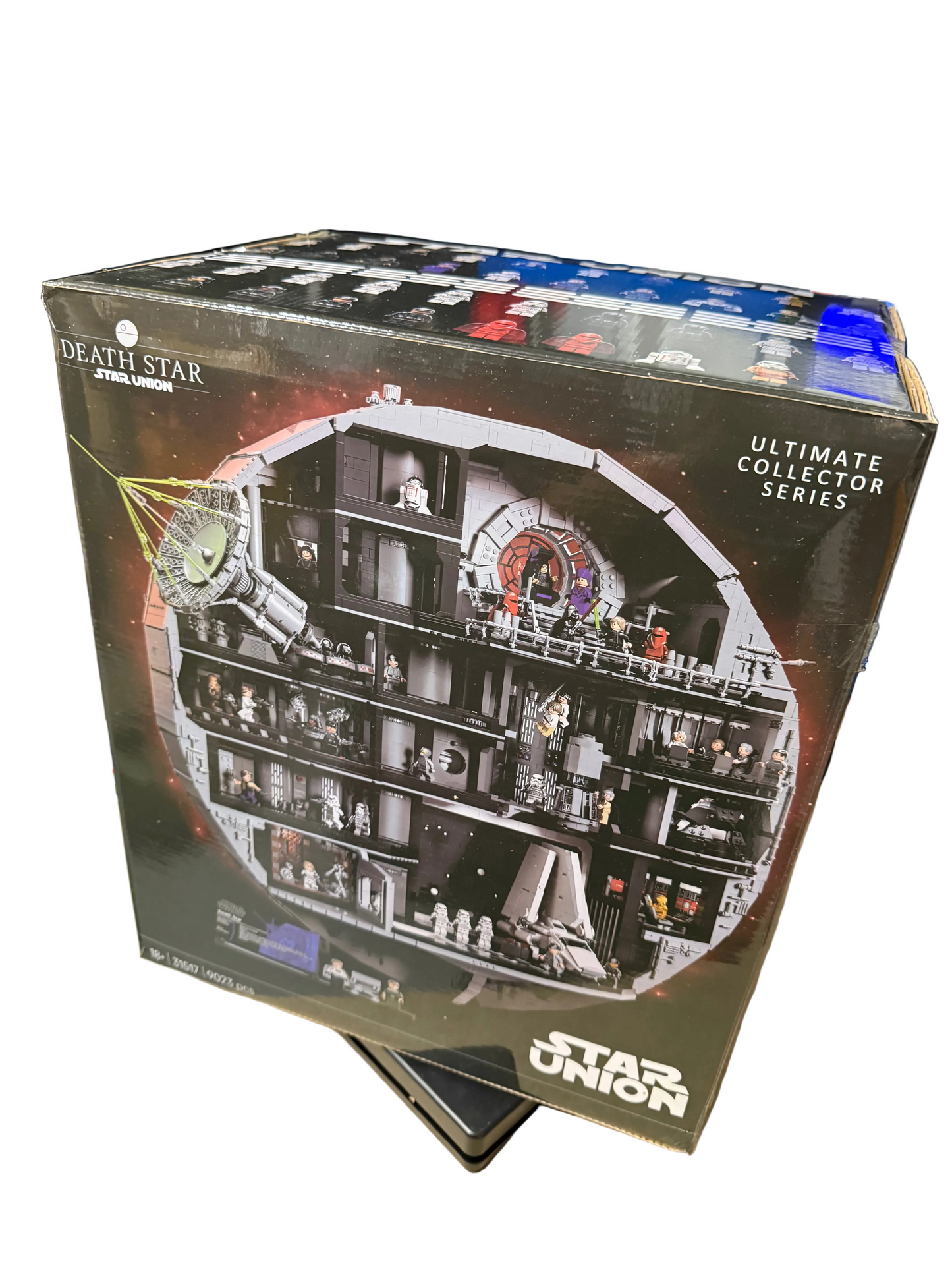 Space station collector-scale 9,023-piece building block model with figures – detail 5